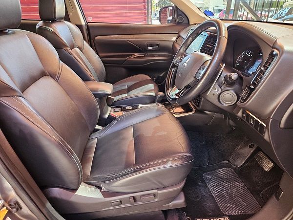 2021 Mitsubishi Outlander photo 7