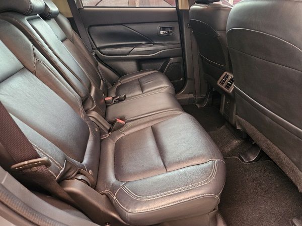 2021 Mitsubishi Outlander photo 8