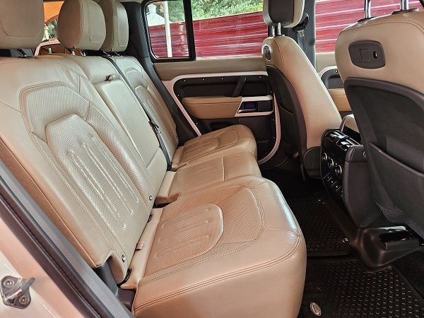2020 Land Rover Defender photo 10