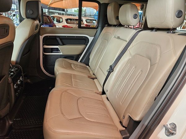 2020 Land Rover Defender photo 11