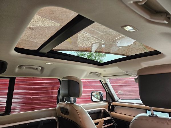 2020 Land Rover Defender photo 16