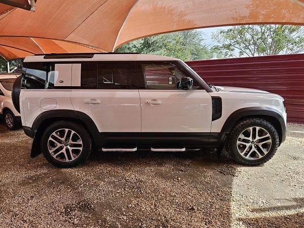 2020 Land Rover Defender photo 2