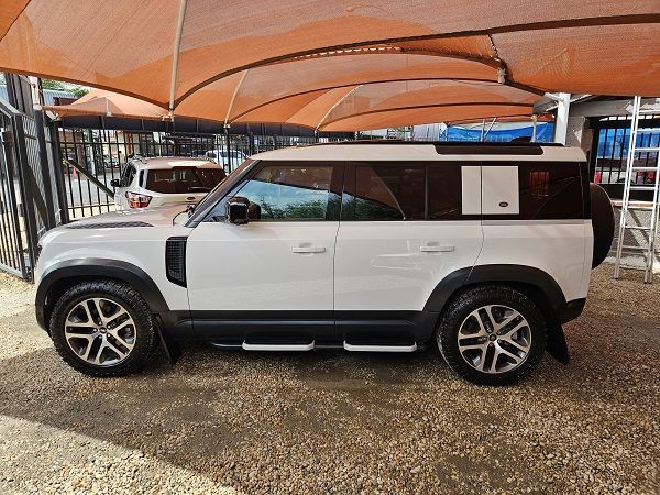 2020 Land Rover Defender photo 4