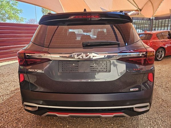 2023 Kia Seltos photo 2