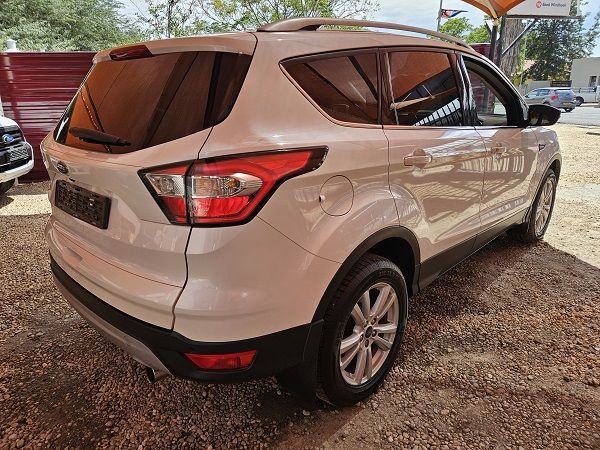 2020 Ford Kuga photo 3