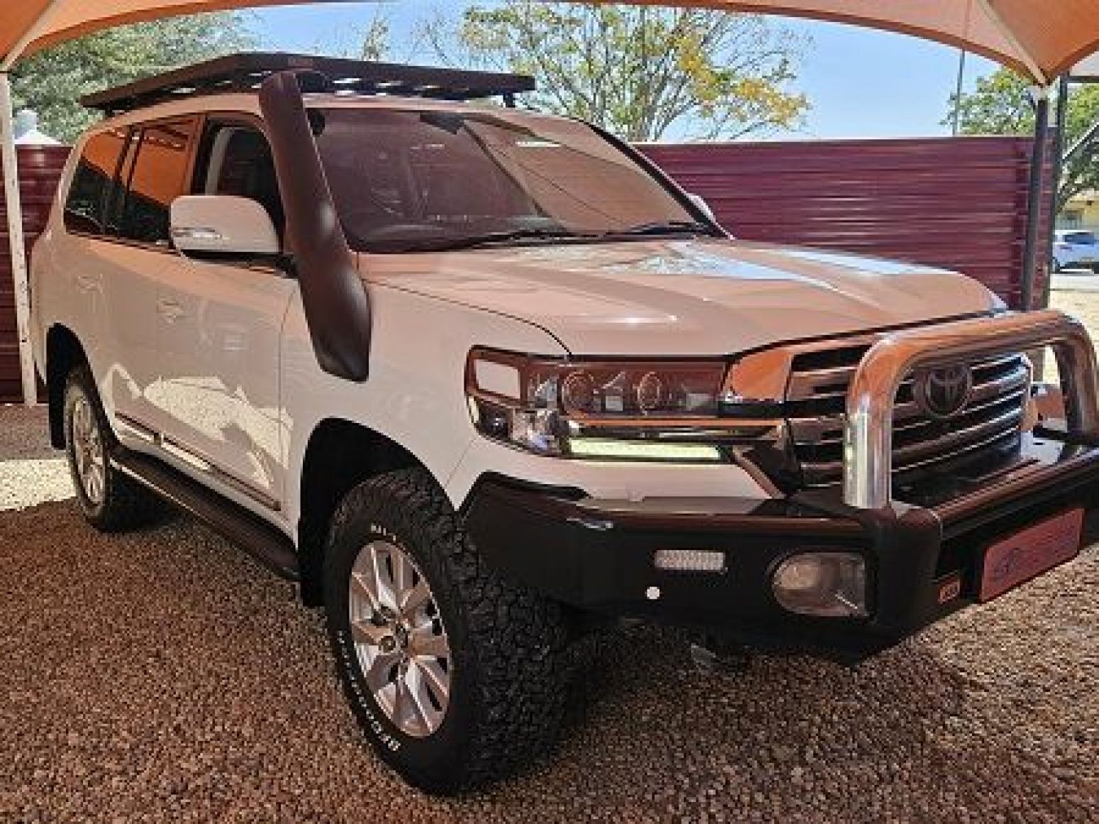 2018 Toyota Land Cruiser photo 1