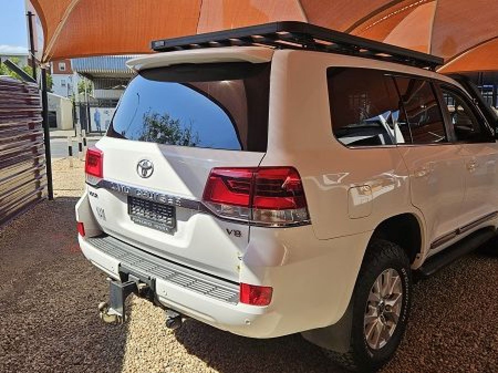 2018 Toyota Land Cruiser photo 3