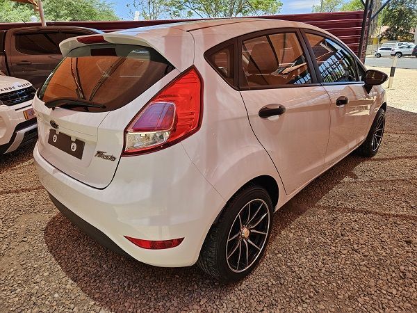 2017 Ford Fiesta photo 3