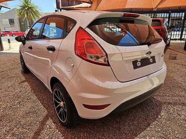 2017 Ford Fiesta photo 6
