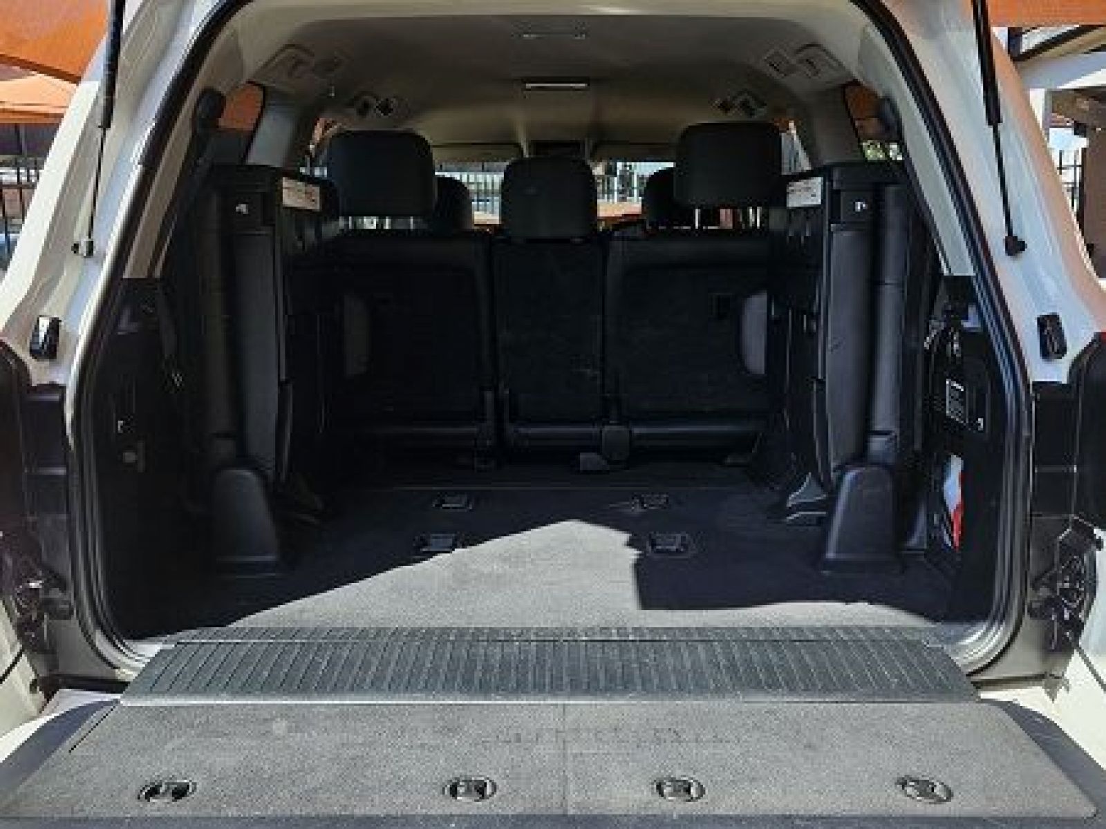 2020 Toyota Land Cruiser photo 11