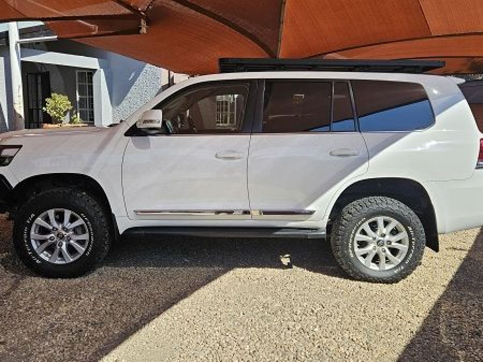 2020 Toyota Land Cruiser photo 2