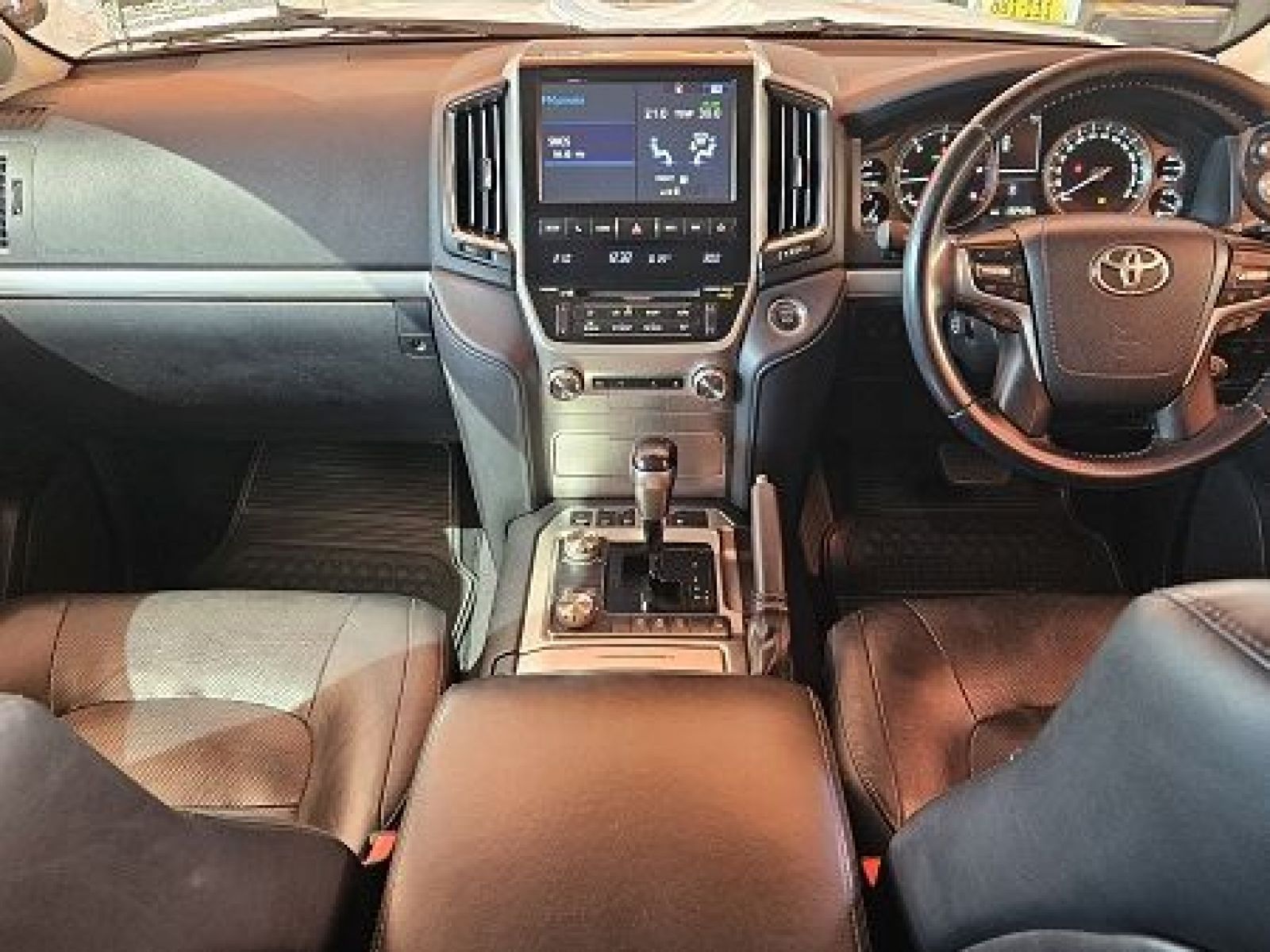 2020 Toyota Land Cruiser photo 7