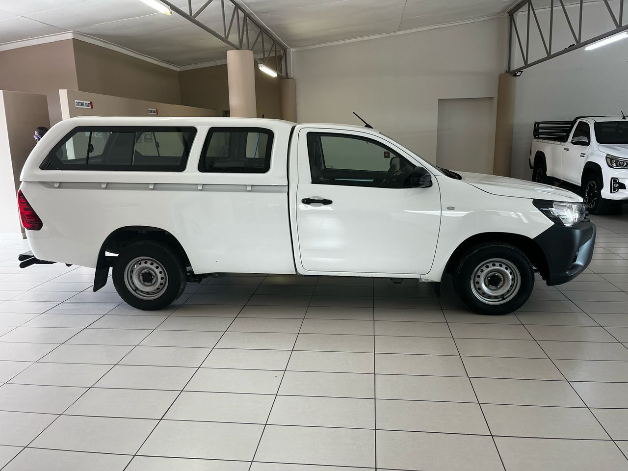 2024 Toyota Hilux photo 2