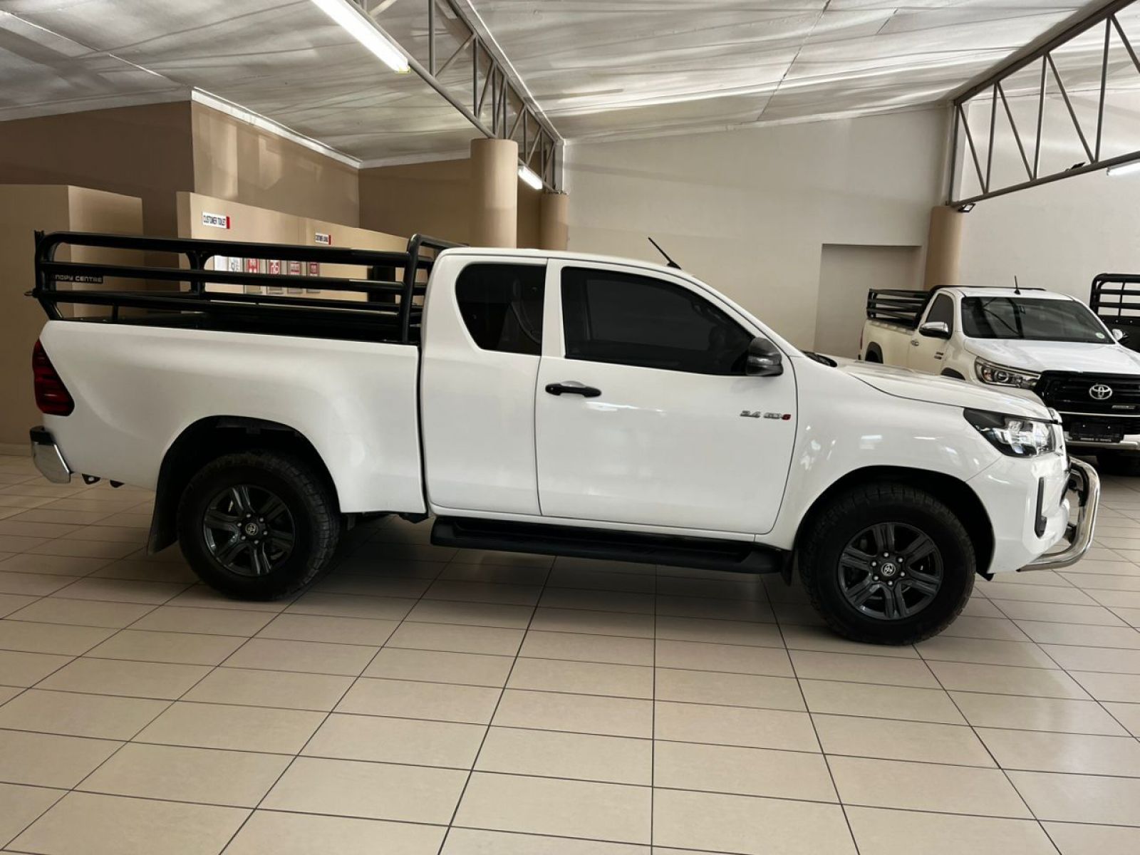 2023 Toyota Hilux photo 1