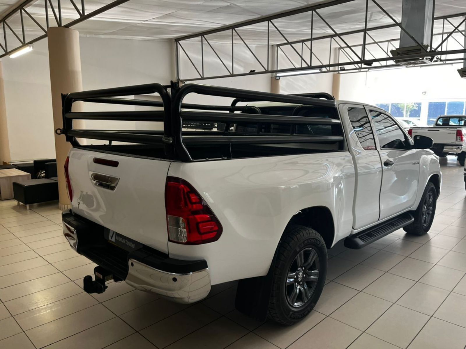 2023 Toyota Hilux photo 2