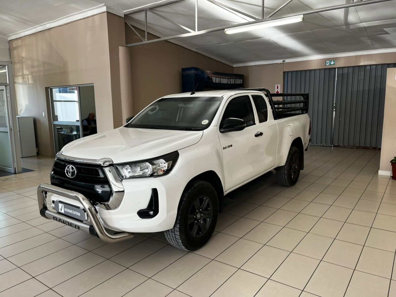 2023 Toyota Hilux photo 3
