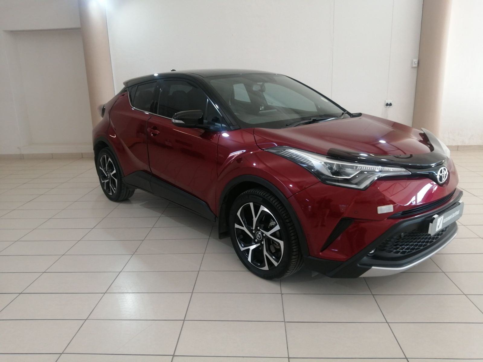 2019 Toyota C-HR photo 1