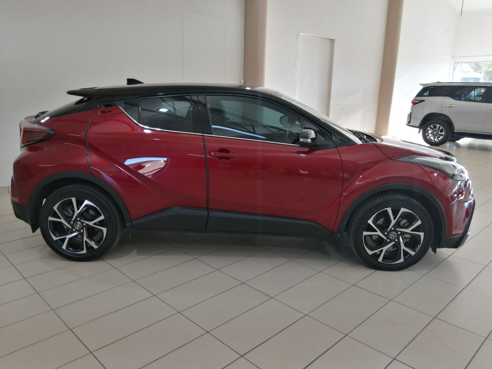 2019 Toyota C-HR photo 4