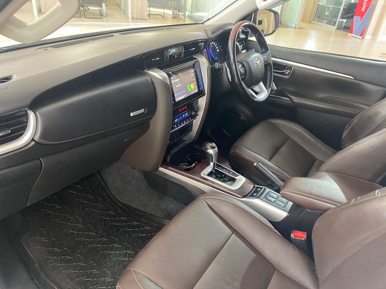 2018 Toyota Fortuner photo 6