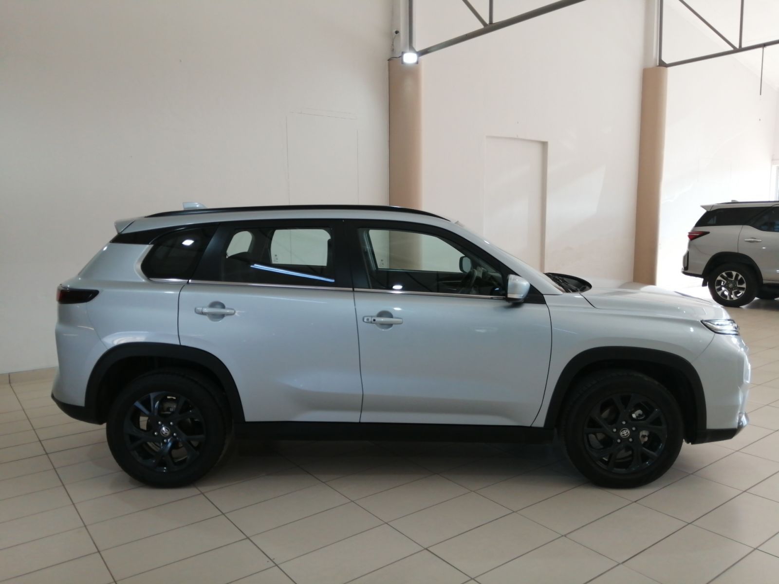 2024 Toyota Urban Cruiser photo 3
