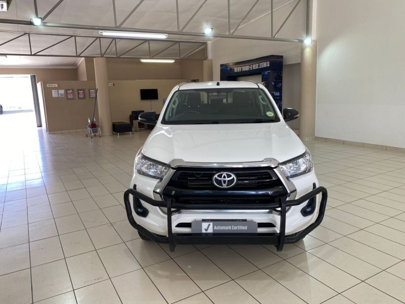 2022 Toyota Hilux photo 2