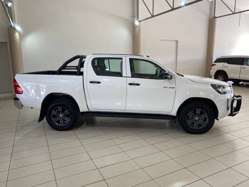 2022 Toyota Hilux photo 3