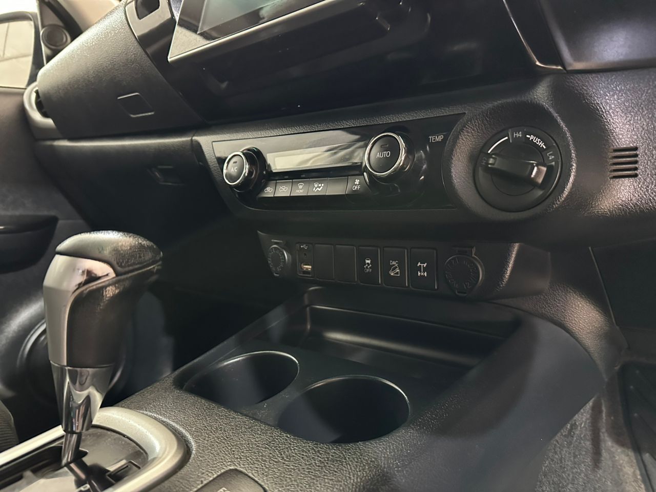 2017 Toyota Hilux photo 7