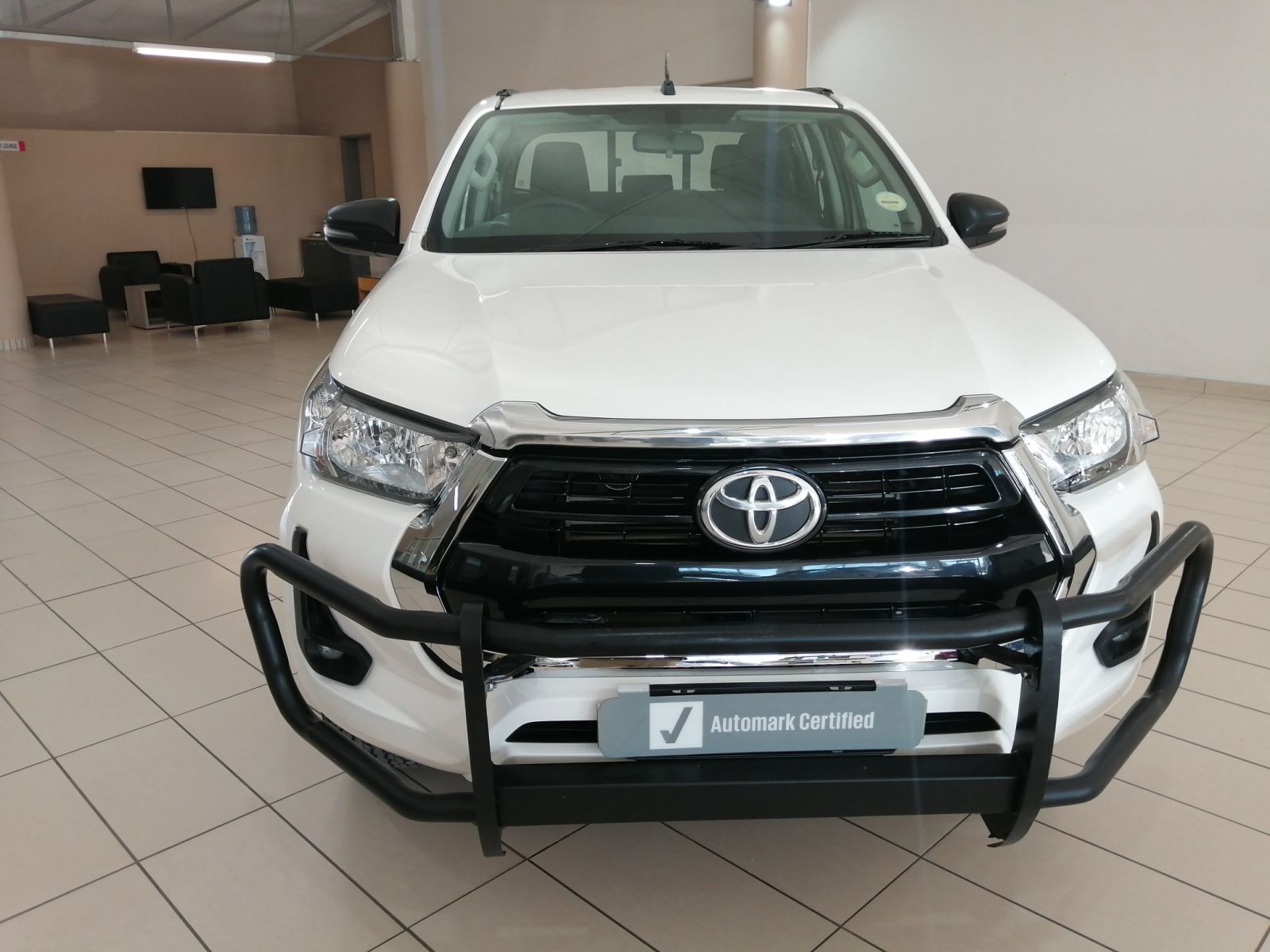 2023 Toyota Hilux photo 2