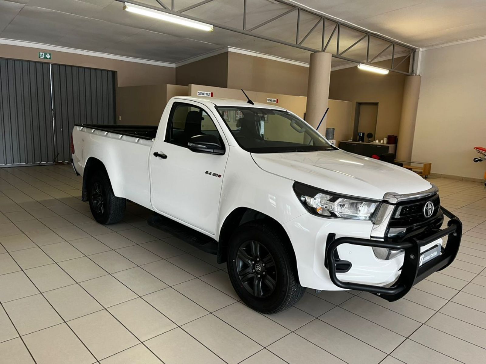2023 Toyota Hilux photo 1