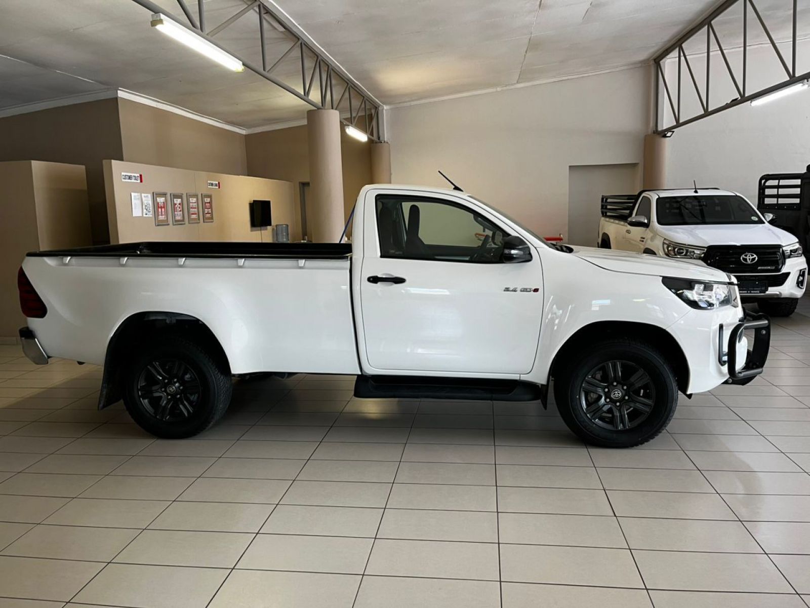 2023 Toyota Hilux photo 3