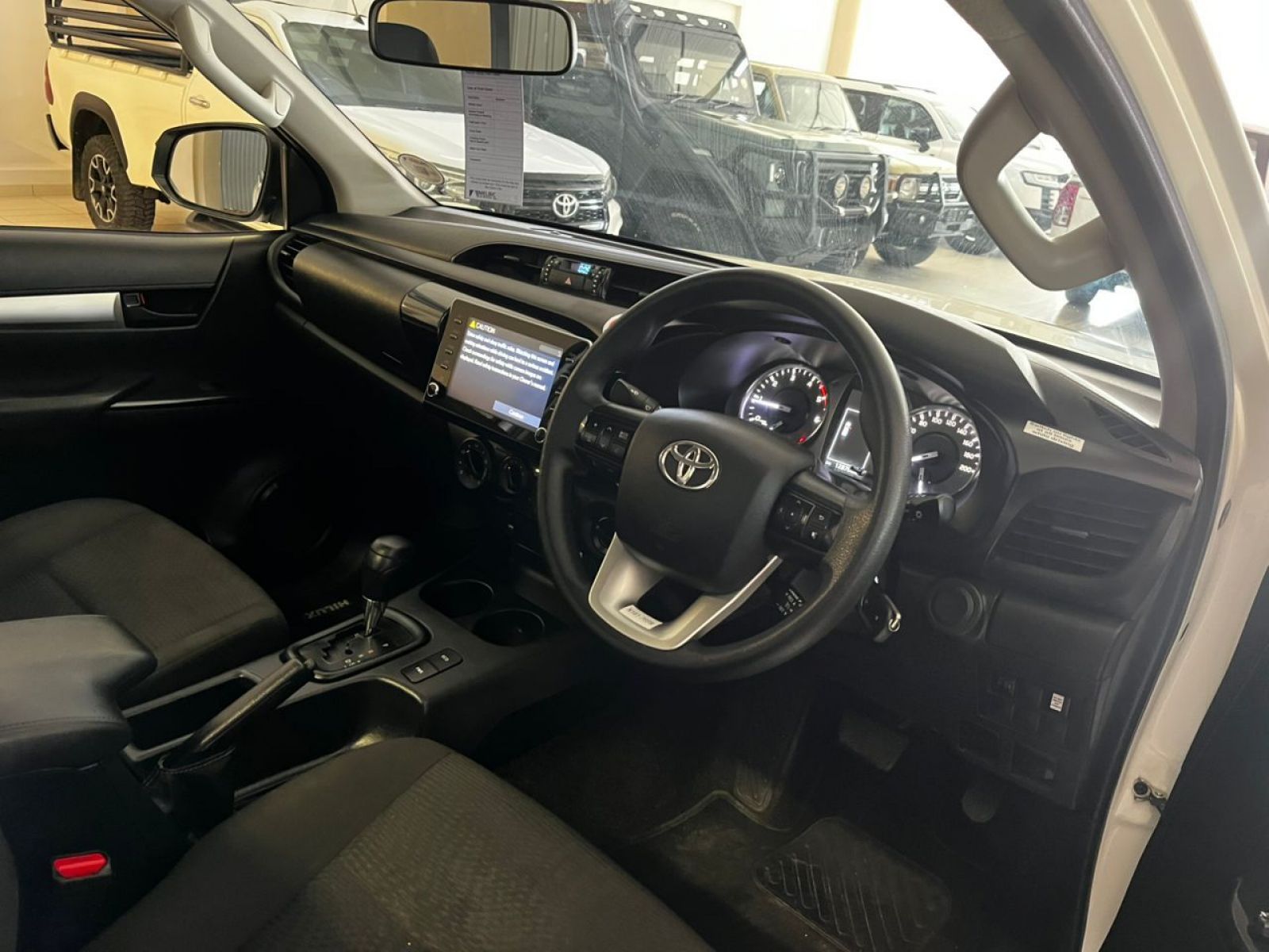 2023 Toyota Hilux photo 4