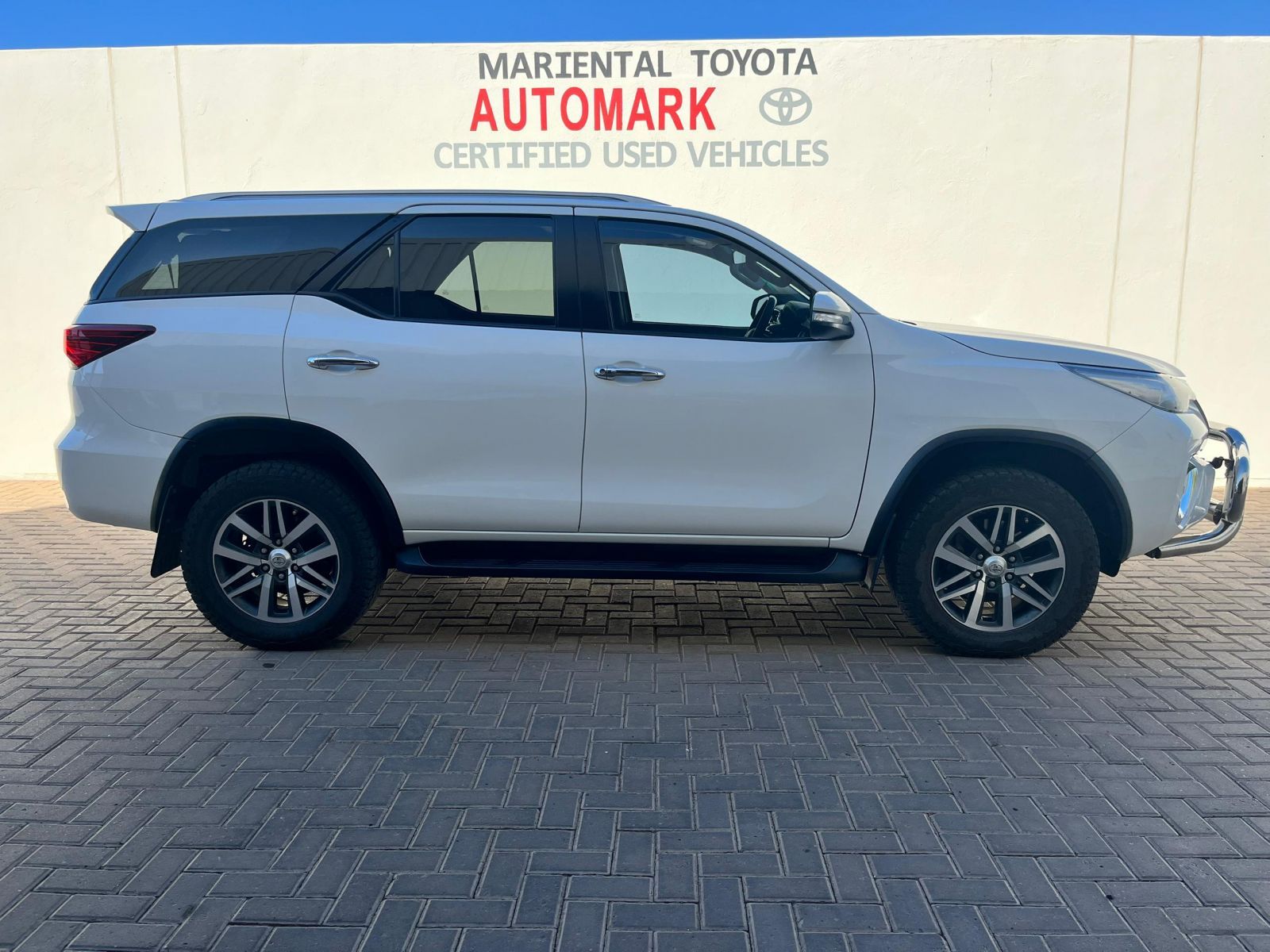 2017 Toyota Fortuner photo 2