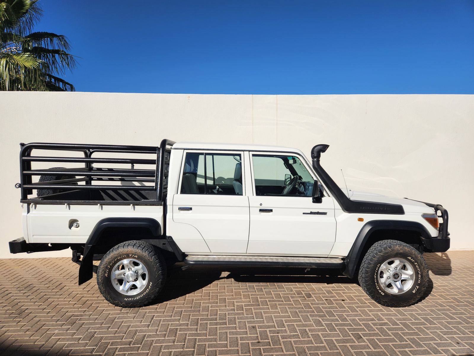 2018 Toyota Land Cruiser DC 4.0 V6 Petrol photo 3