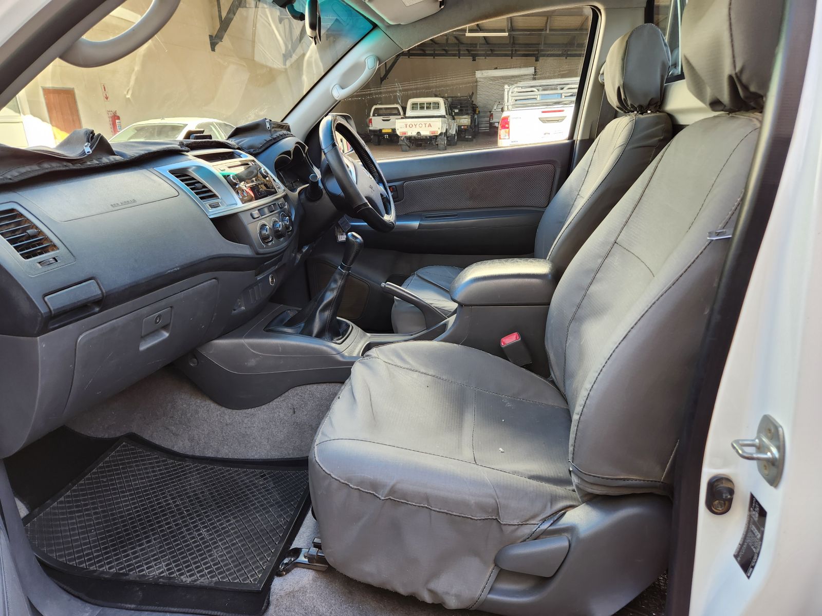 2014 Toyota Hilux photo 11
