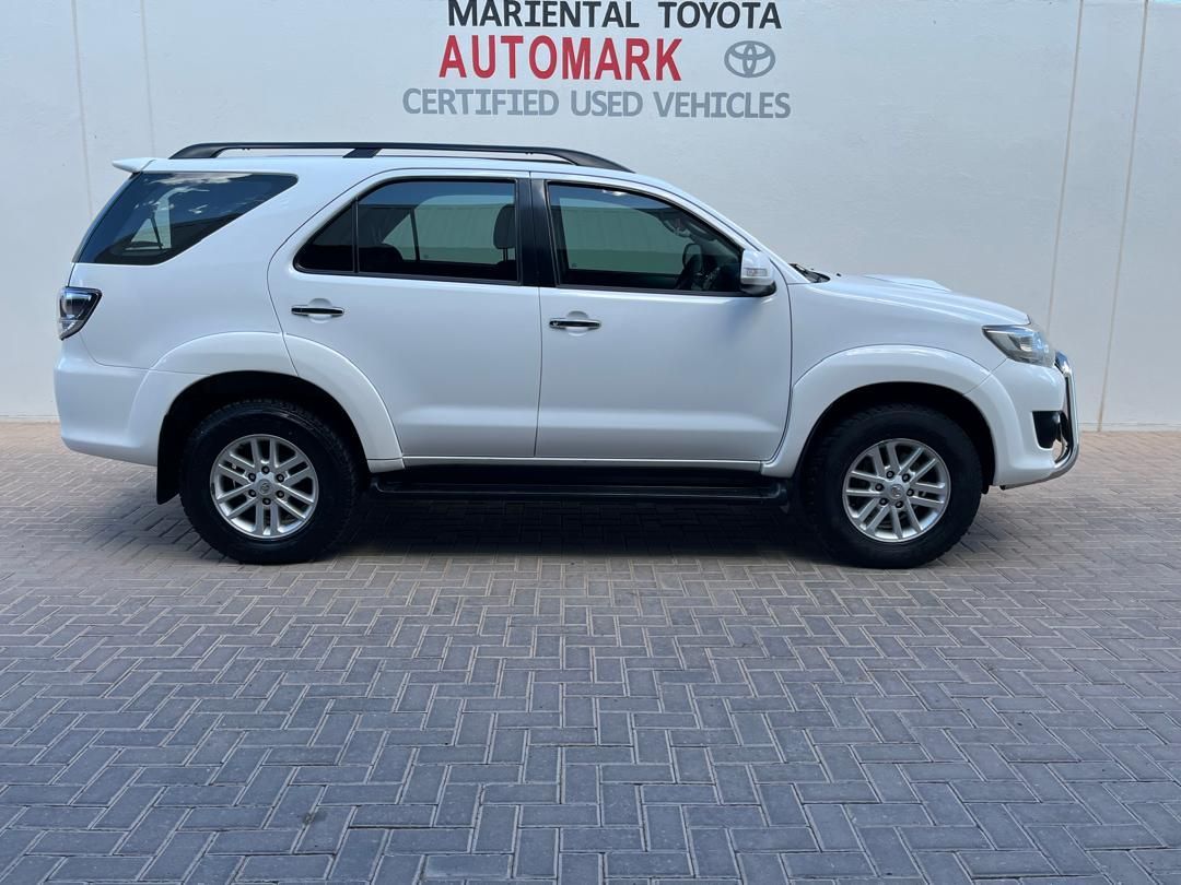 2014 Toyota Fortuner photo 2