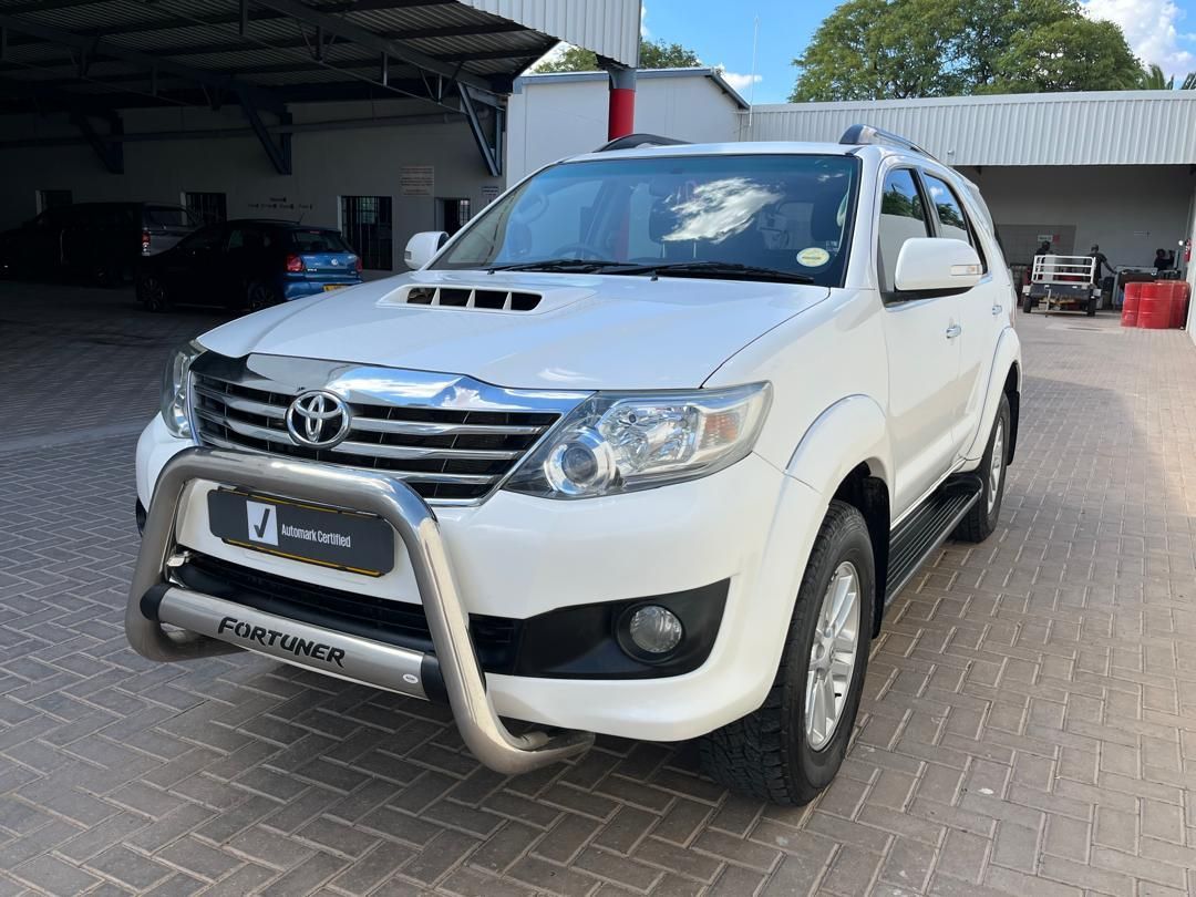 2014 Toyota Fortuner photo 3
