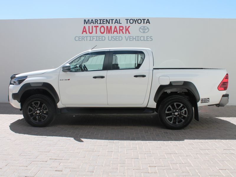 2023 Toyota Hilux photo 2