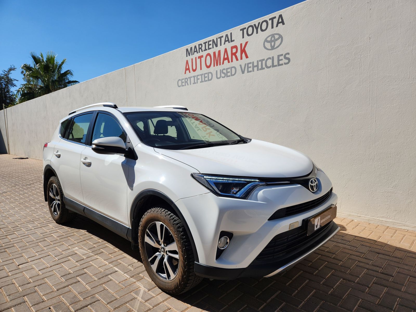 2016 Toyota Rav4 photo 1