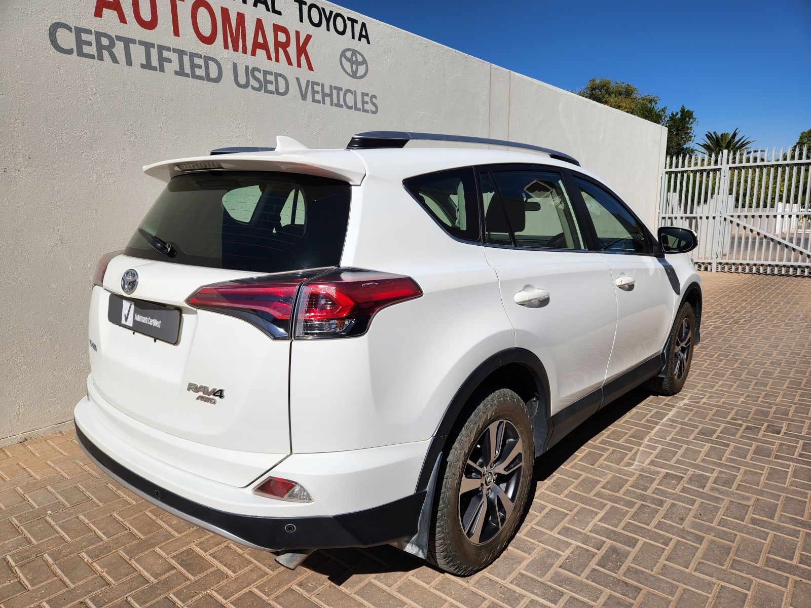 2016 Toyota Rav4 photo 4
