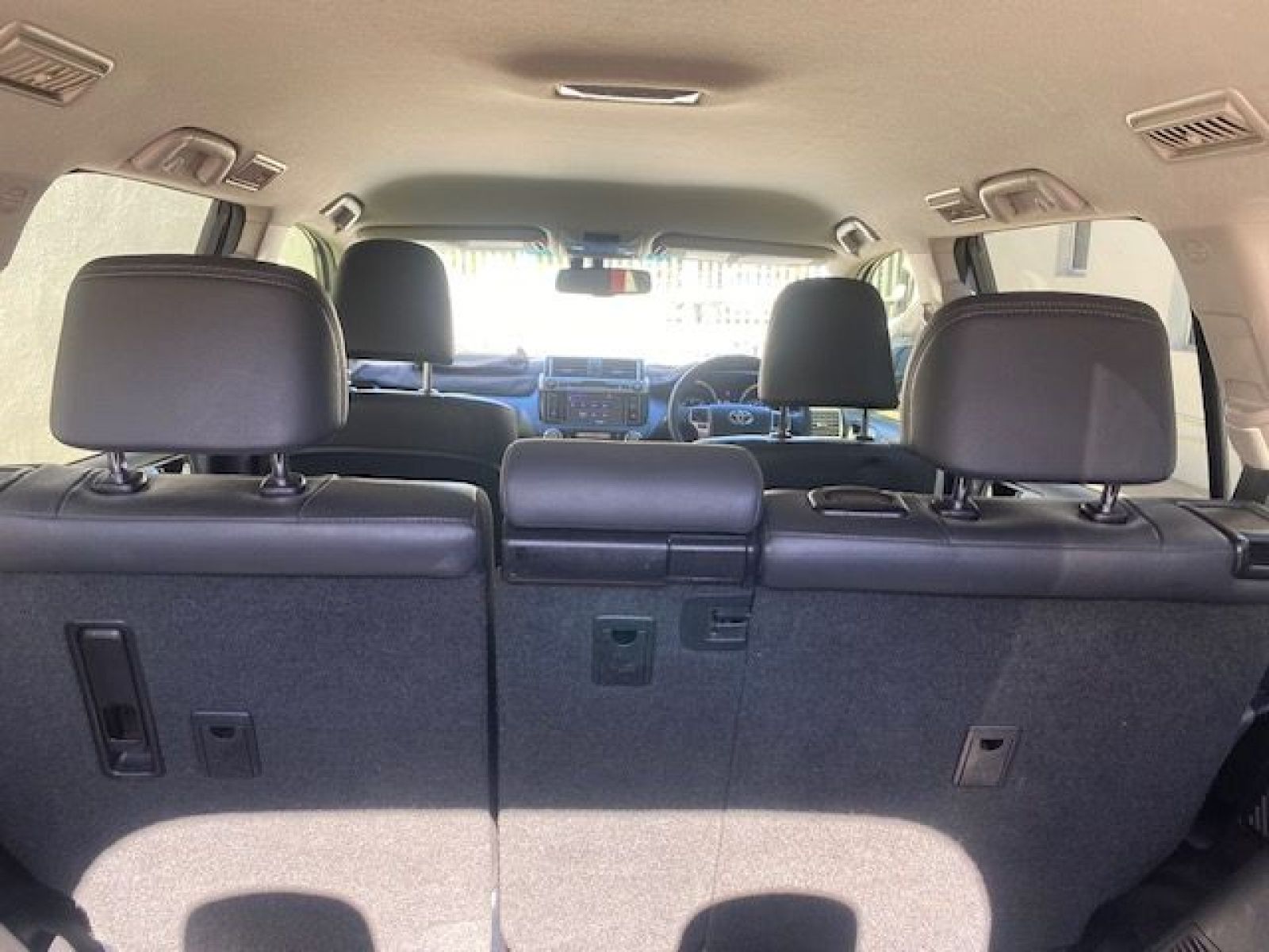 2016 Toyota Land Cruiser photo 10