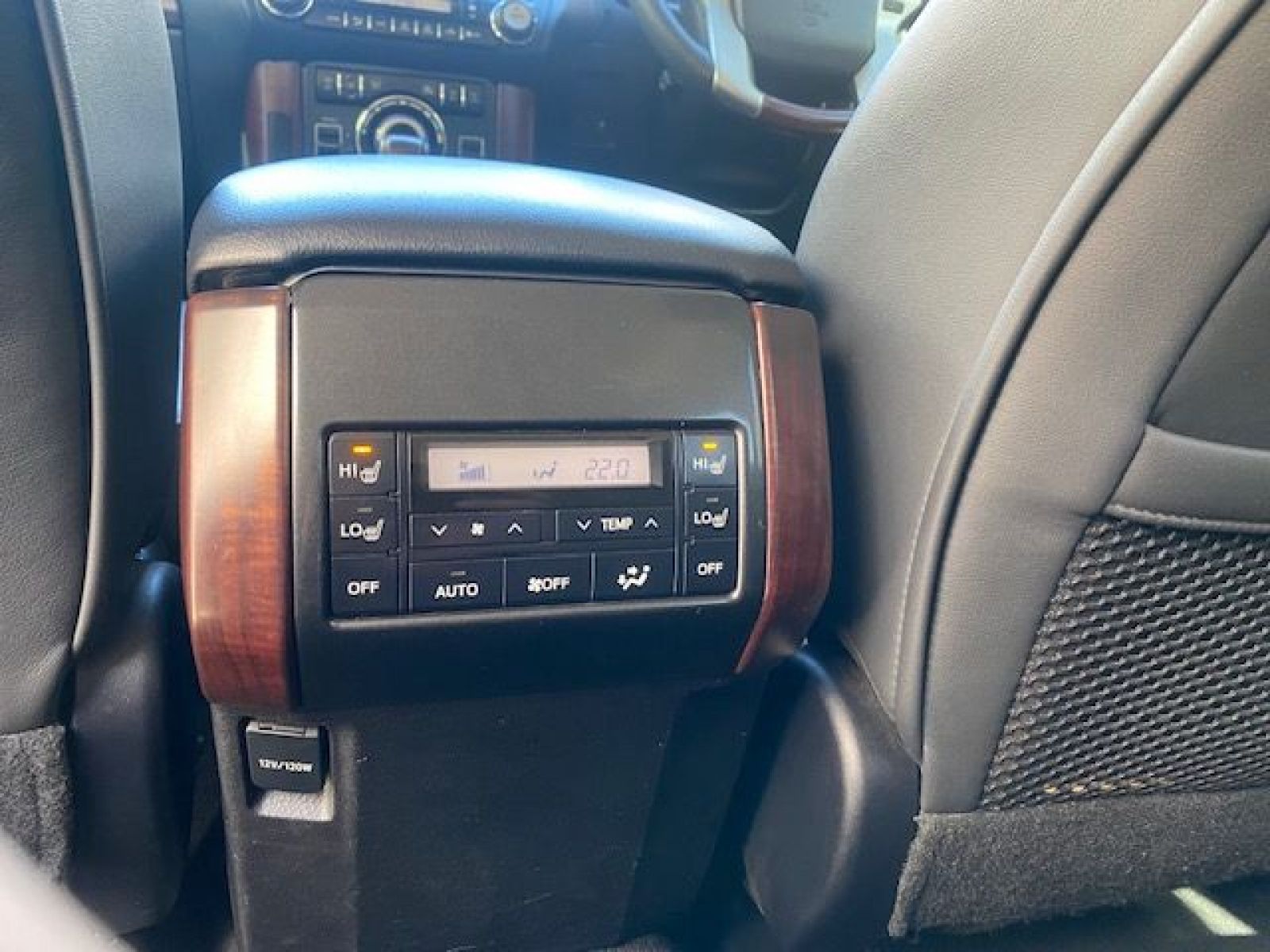 2016 Toyota Land Cruiser photo 11