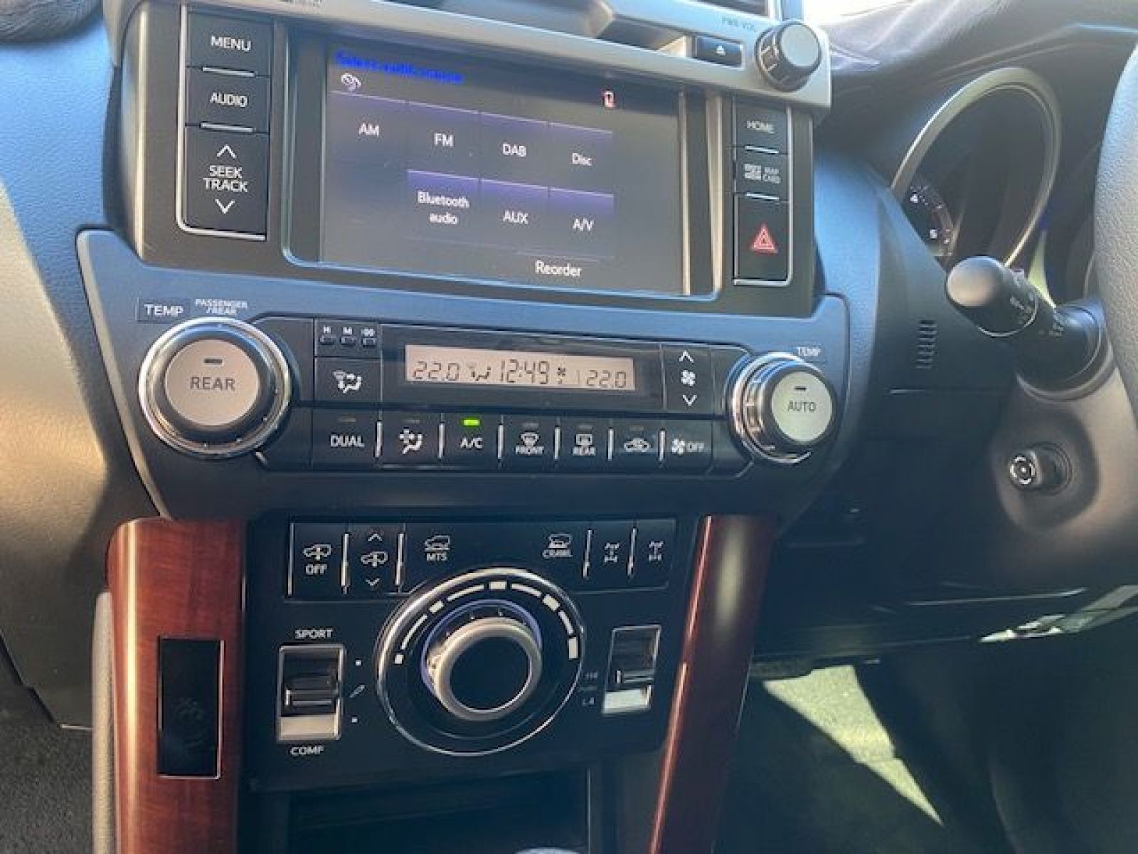 2016 Toyota Land Cruiser photo 16