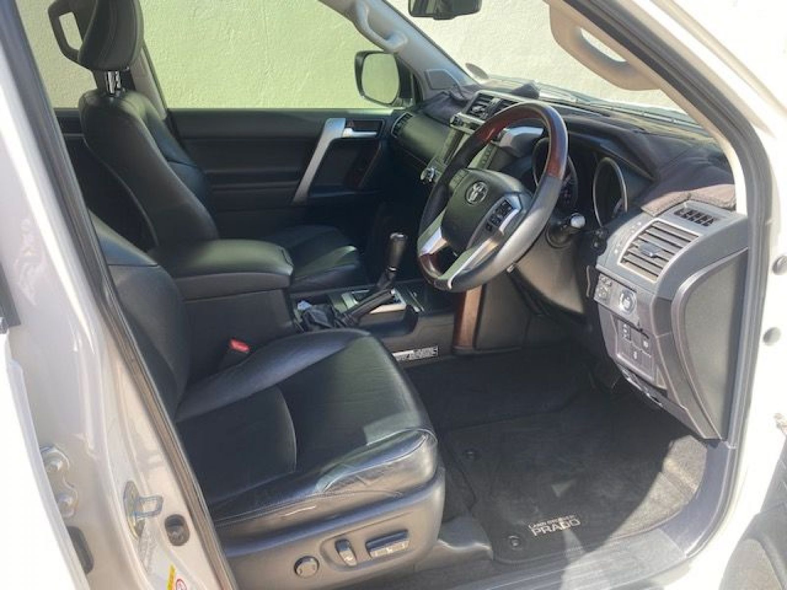 2016 Toyota Land Cruiser photo 18
