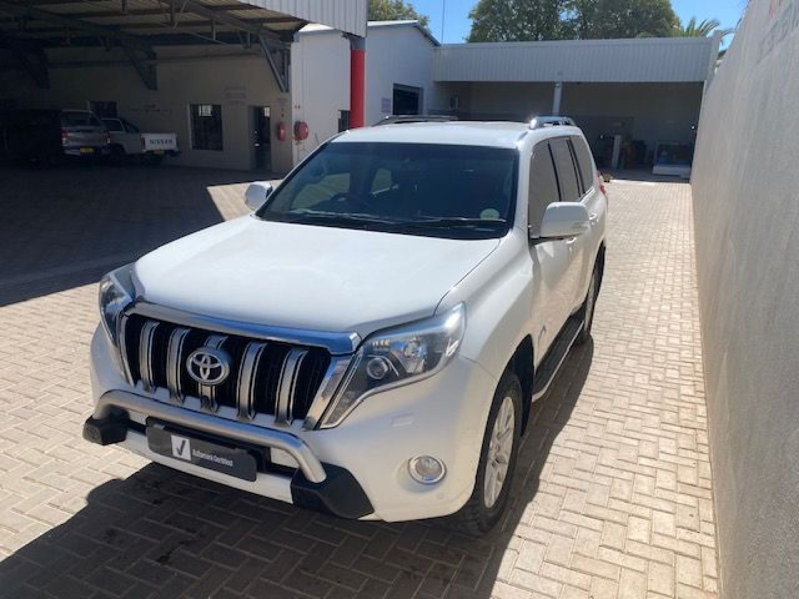 2016 Toyota Land Cruiser photo 4