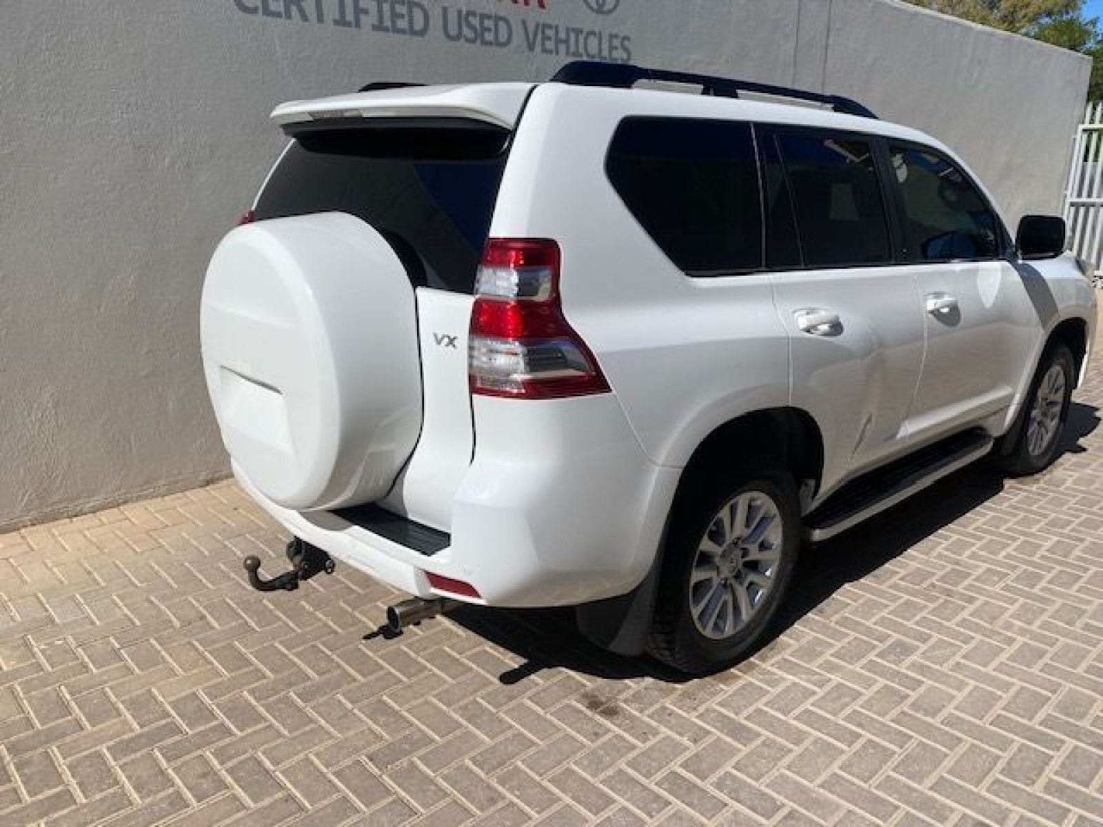2016 Toyota Land Cruiser photo 5