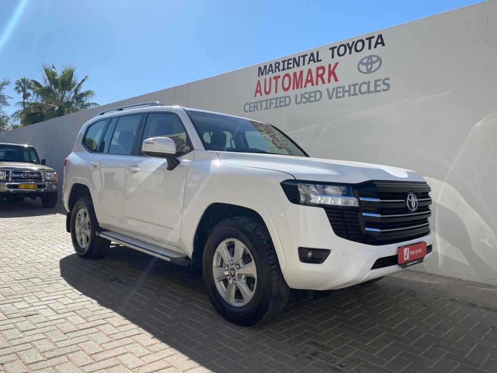 2022 Toyota Land Cruiser photo 1