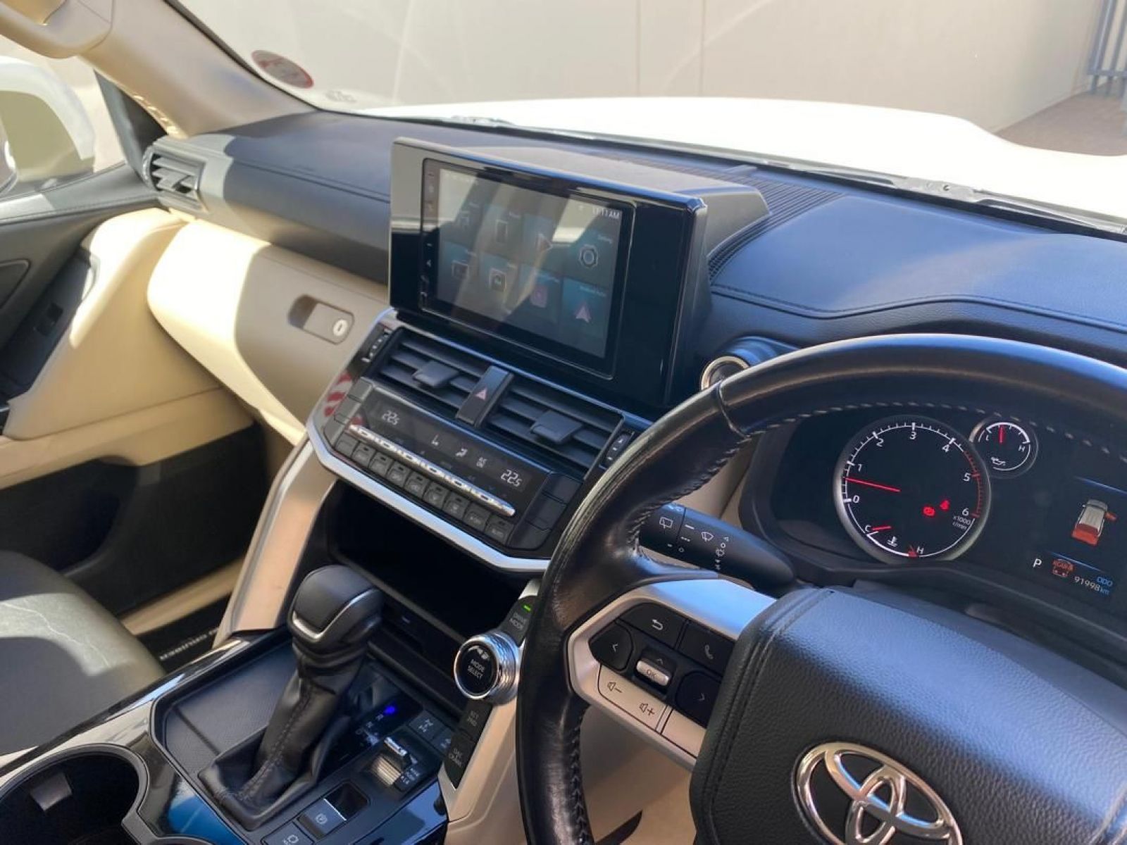 2022 Toyota Land Cruiser photo 12