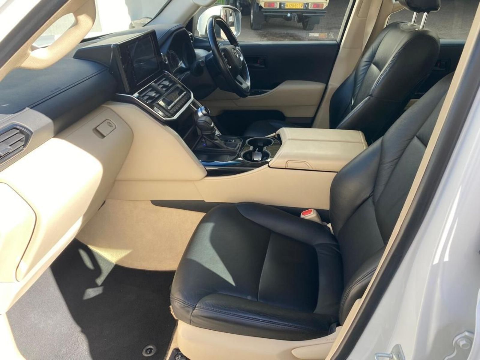 2022 Toyota Land Cruiser photo 13