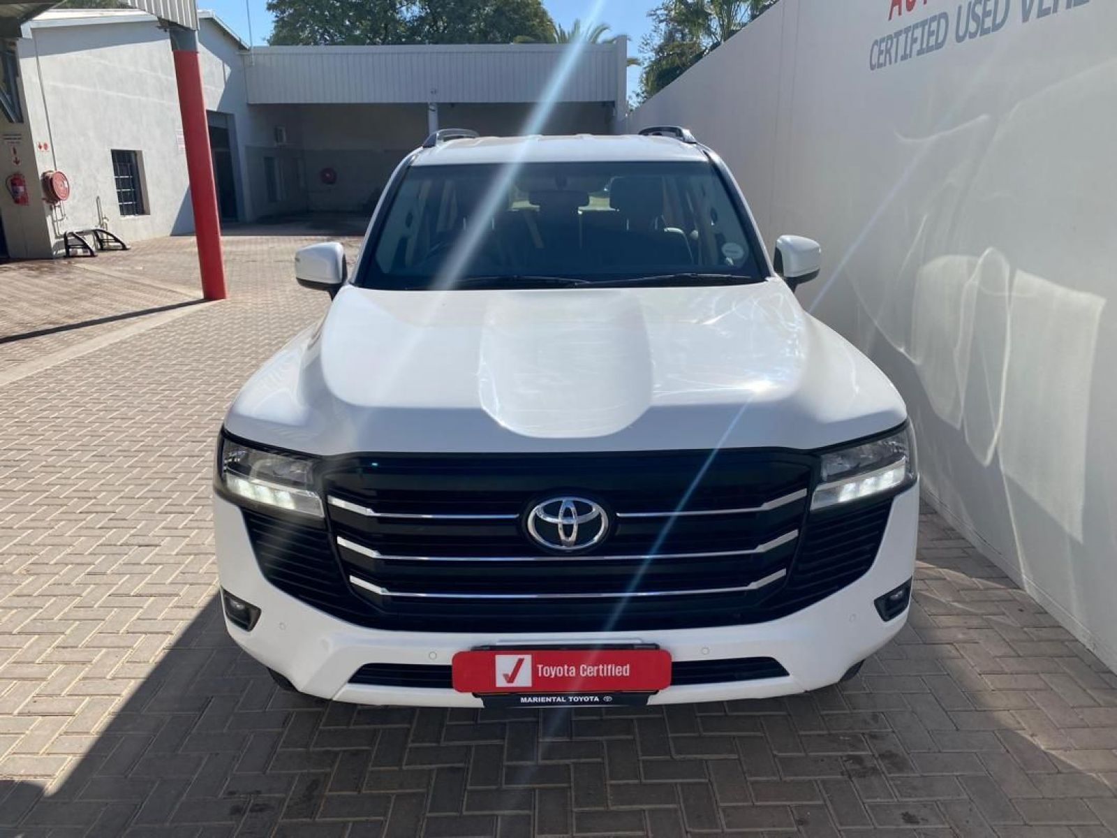 2022 Toyota Land Cruiser photo 2