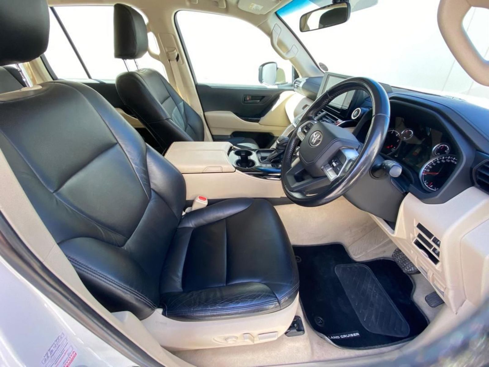 2022 Toyota Land Cruiser photo 7